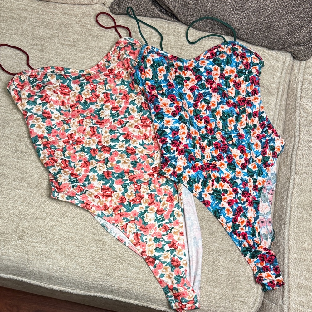 Floral Print Bodysuits Set size XL bundle of two